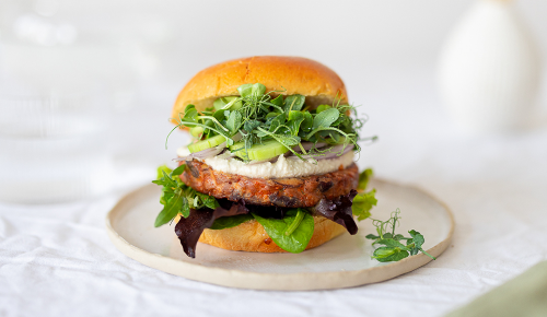 SPAR Mahlzeit! Tempeh-Burger mit Cashew Sauce