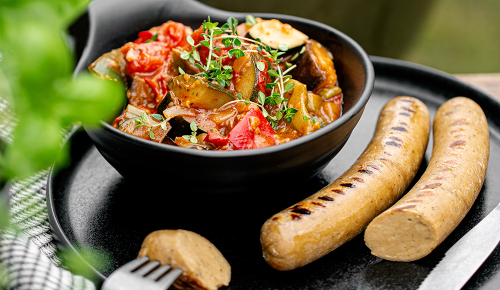 SPAR Mahlzeit! Vegane Bratwurst mit Ratatouille-Gemüse