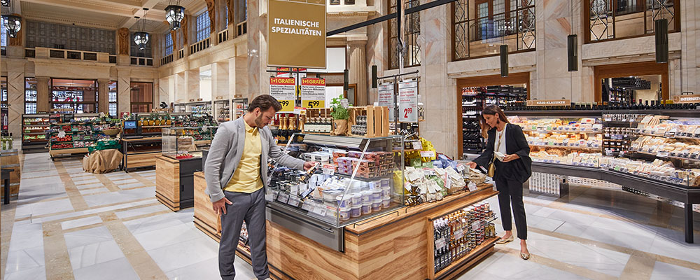 Marktstandl mit dem Themenschwerpunkt "Italien" im INTERSPAR Schottentor