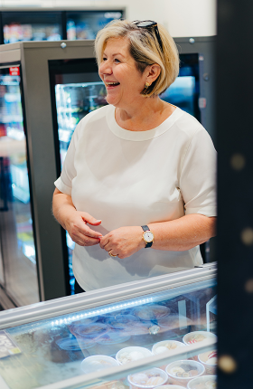 Eine lachende Frau