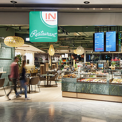Eingang eines INTERSPAR-Restaurants von Außen