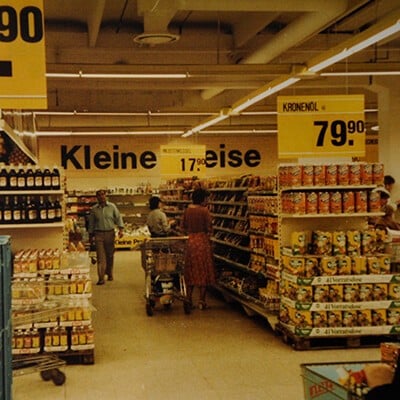 Altes Archivbild eines INTERSPAR Marktes aus den 90er Jahre