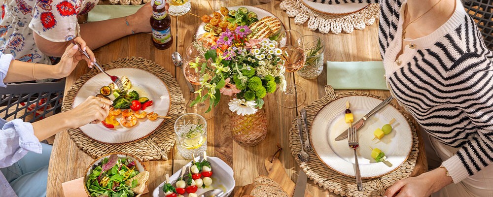 Gedeckter Tisch bei Vintage Sommerparty im Mein Zuhause
