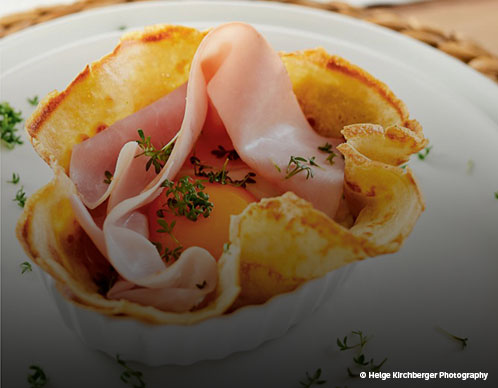 Buchweizen-Palatschinken mit Osterschinken-Spiegelei
