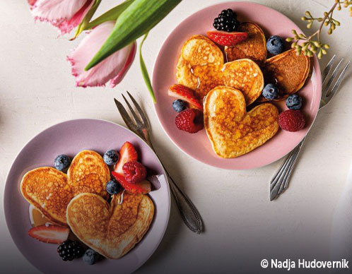 Herzige Pancakes mit Beeren