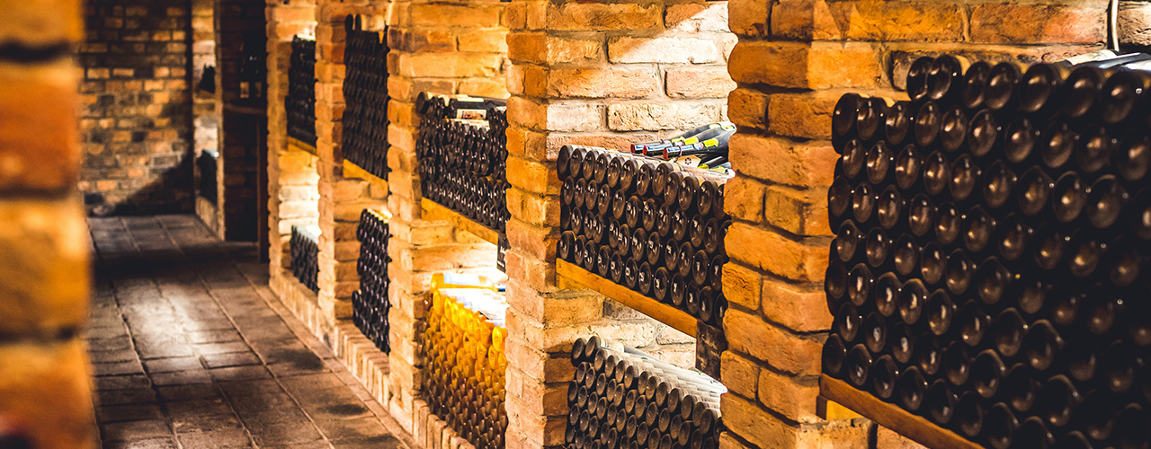 Lagerung-von-Wein_Banner.jpg