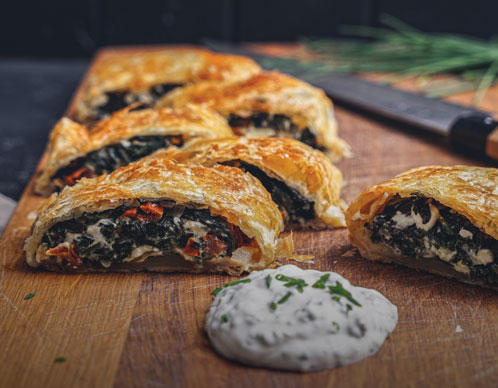 Spinatstrudel mit Feta & Dip