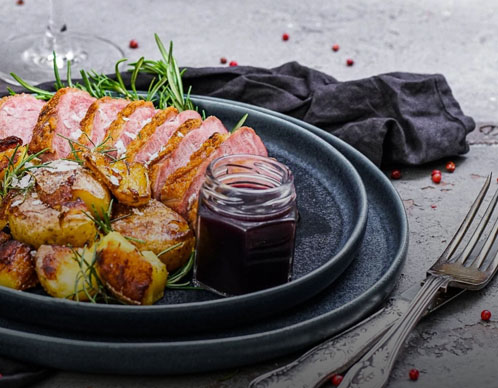 Entenbrust mit knusprigen Quetschkartoffeln und Rotweinsauce