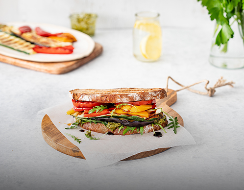 Antipasti Sandwich mit Tomate