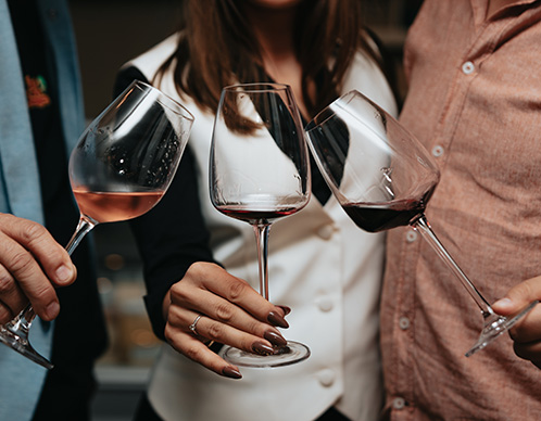 Zu unserem exquisiten Weinsortiment