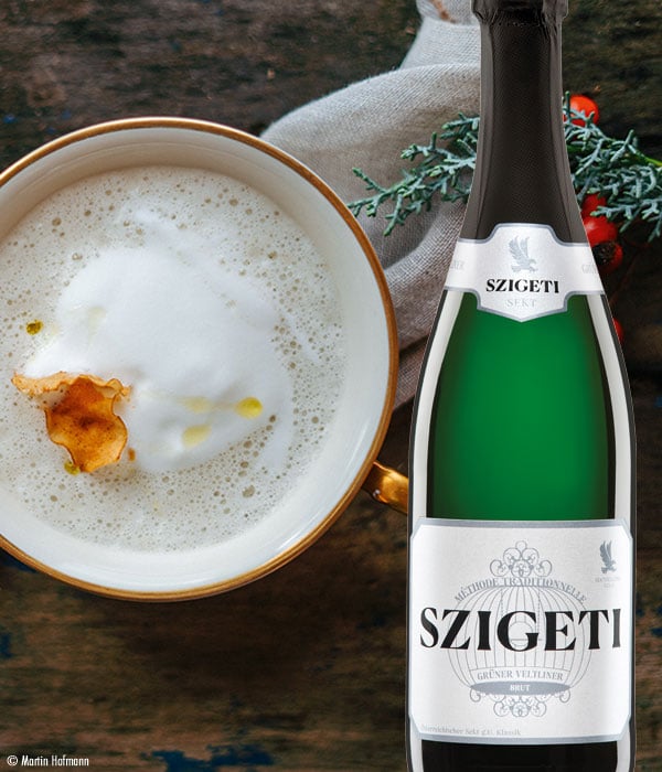 Getrüffelte Topinambur-Cremesuppe mit Szigeti Sekt Grüner Veltliner